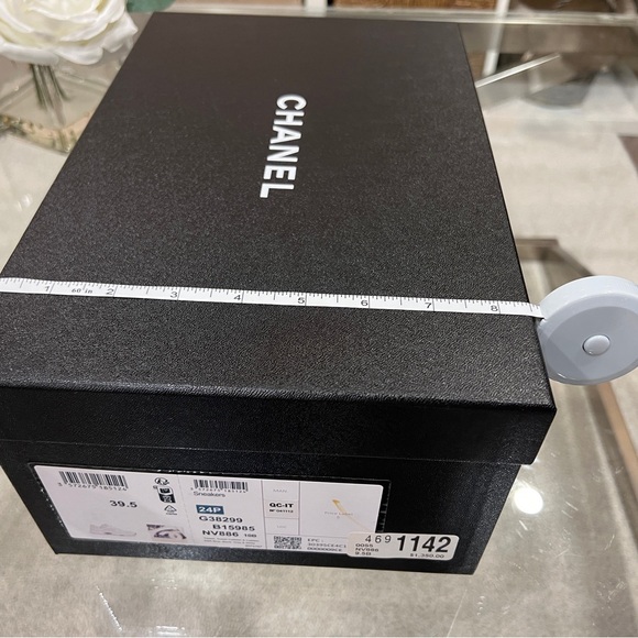 Chanel Shoe Box and Shoelaces - Picture 11 of 12